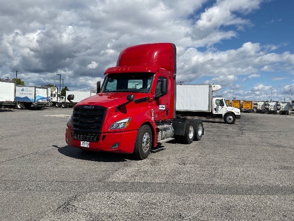 Day Cab Tractor-Heavy Duty Tractors-Freightliner-2021-T12664ST-Saint Laurent-PQ-273,311\n\t\tkm-$ 87,500 - Image 3