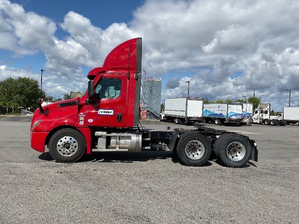 Day Cab Tractor-Heavy Duty Tractors-Freightliner-2021-T12664ST-Saint Laurent-PQ-273,311\n\t\tkm-$ 87,500 - Image 4