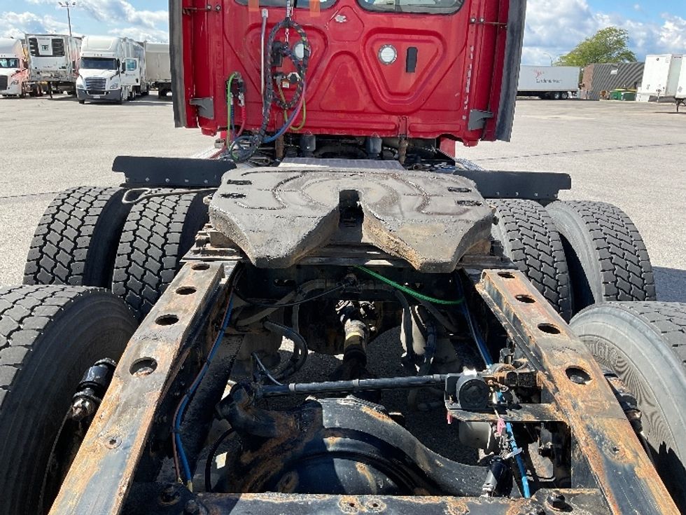 Day Cab Tractor-Heavy Duty Tractors-Freightliner-2021-T12664ST-Saint Laurent-PQ-273,311\n\t\tkm-$ 87,500 - Image 6