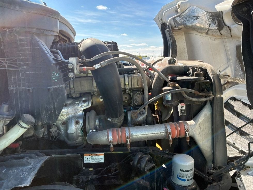 Day Cab Tractor-Heavy Duty Tractors-Freightliner-2021-T12664ST-Saint Laurent-PQ-341,270\n\t\tkm-$ 88,000 - Image 16