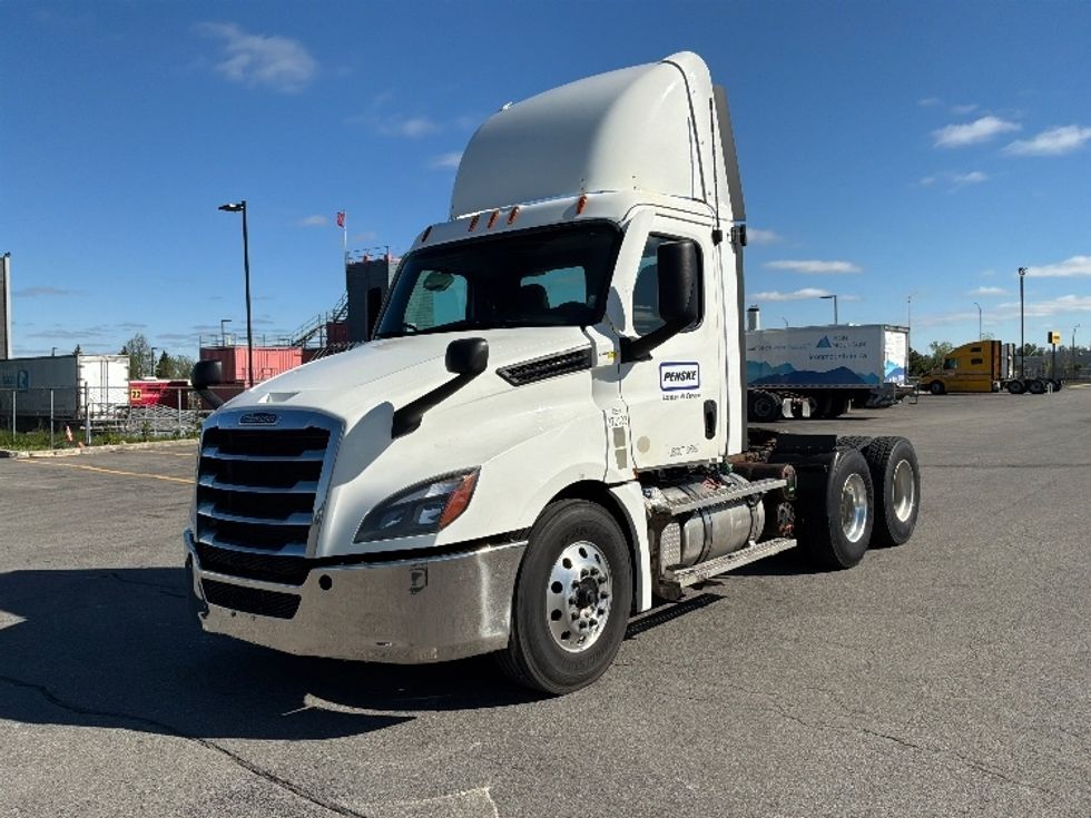 Day Cab Tractor-Heavy Duty Tractors-Freightliner-2021-T12664ST-Saint Laurent-PQ-341,270\n\t\tkm-$ 88,000 - Image 3