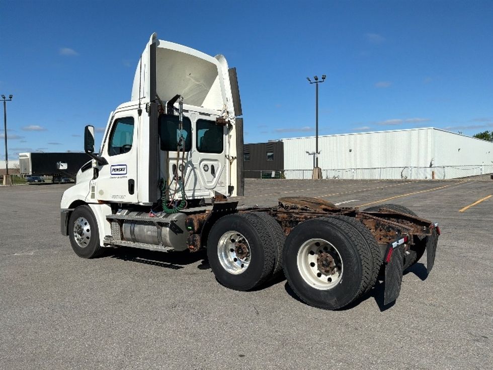 Day Cab Tractor-Heavy Duty Tractors-Freightliner-2021-T12664ST-Saint Laurent-PQ-341,270\n\t\tkm-$ 88,000 - Image 5