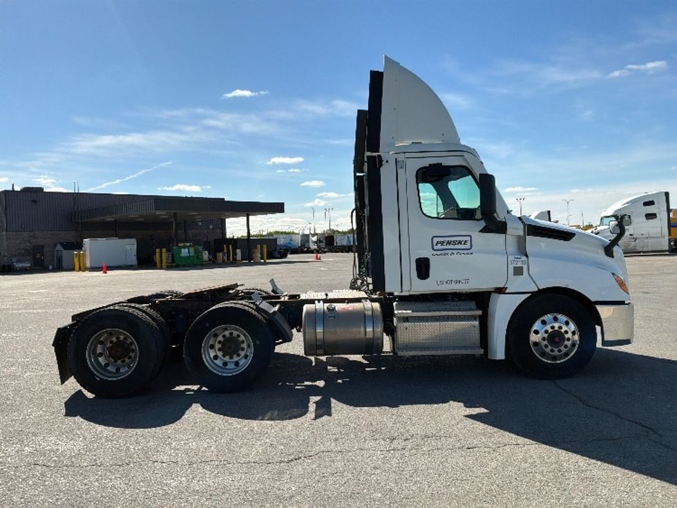 Day Cab Tractor-Heavy Duty Tractors-Freightliner-2021-T12664ST-Saint Laurent-PQ-341,270\n\t\tkm-$ 88,000 - Image 8