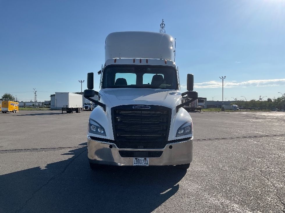 Day Cab Tractor-Heavy Duty Tractors-Freightliner-2021-T12664ST-Saint Laurent-PQ-346,608\n\t\tkm-$ 92,500 - Image 2