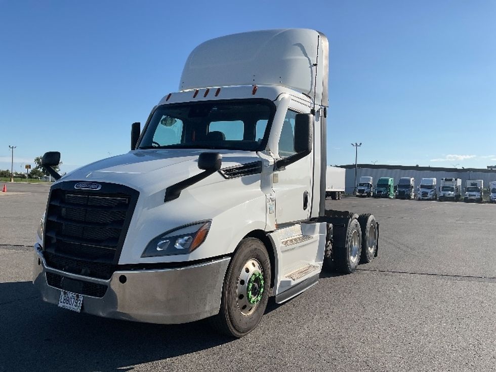 Day Cab Tractor-Heavy Duty Tractors-Freightliner-2021-T12664ST-Saint Laurent-PQ-346,608\n\t\tkm-$ 92,500 - Image 3