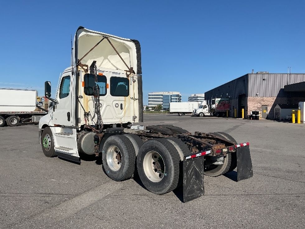 Day Cab Tractor-Heavy Duty Tractors-Freightliner-2021-T12664ST-Saint Laurent-PQ-346,608\n\t\tkm-$ 92,500 - Image 5