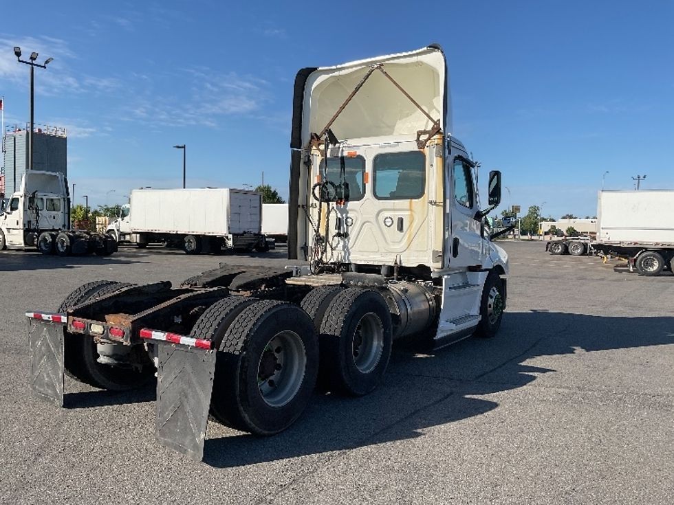Day Cab Tractor-Heavy Duty Tractors-Freightliner-2021-T12664ST-Saint Laurent-PQ-346,608\n\t\tkm-$ 92,500 - Image 7