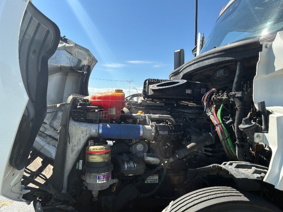 Day Cab Tractor-Heavy Duty Tractors-Freightliner-2021-T12664ST-Saint Laurent-PQ-396,986\n\t\tkm-$ 89,250 - Image 15