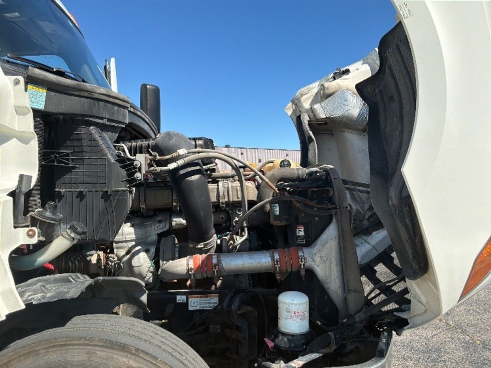 Day Cab Tractor-Heavy Duty Tractors-Freightliner-2021-T12664ST-Saint Laurent-PQ-396,986\n\t\tkm-$ 89,250 - Image 16