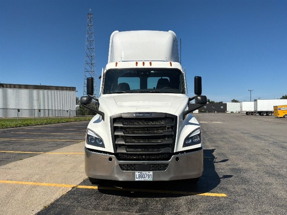 Day Cab Tractor-Heavy Duty Tractors-Freightliner-2021-T12664ST-Saint Laurent-PQ-396,986\n\t\tkm-$ 89,250 - Image 2