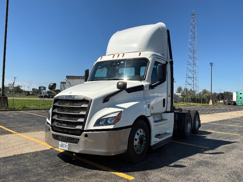 Day Cab Tractor-Heavy Duty Tractors-Freightliner-2021-T12664ST-Saint Laurent-PQ-396,986\n\t\tkm-$ 89,250 - Image 3