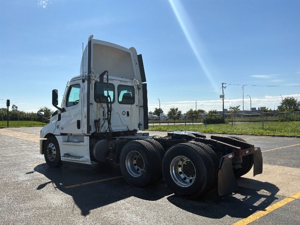 Day Cab Tractor-Heavy Duty Tractors-Freightliner-2021-T12664ST-Saint Laurent-PQ-396,986\n\t\tkm-$ 89,250 - Image 5