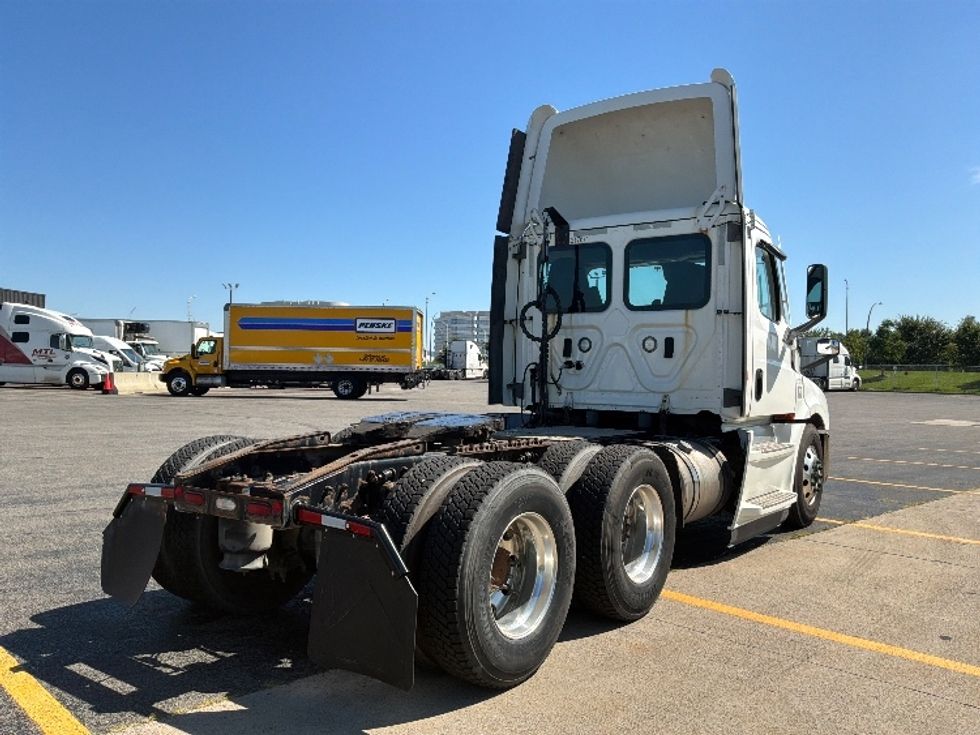 Day Cab Tractor-Heavy Duty Tractors-Freightliner-2021-T12664ST-Saint Laurent-PQ-396,986\n\t\tkm-$ 89,250 - Image 7