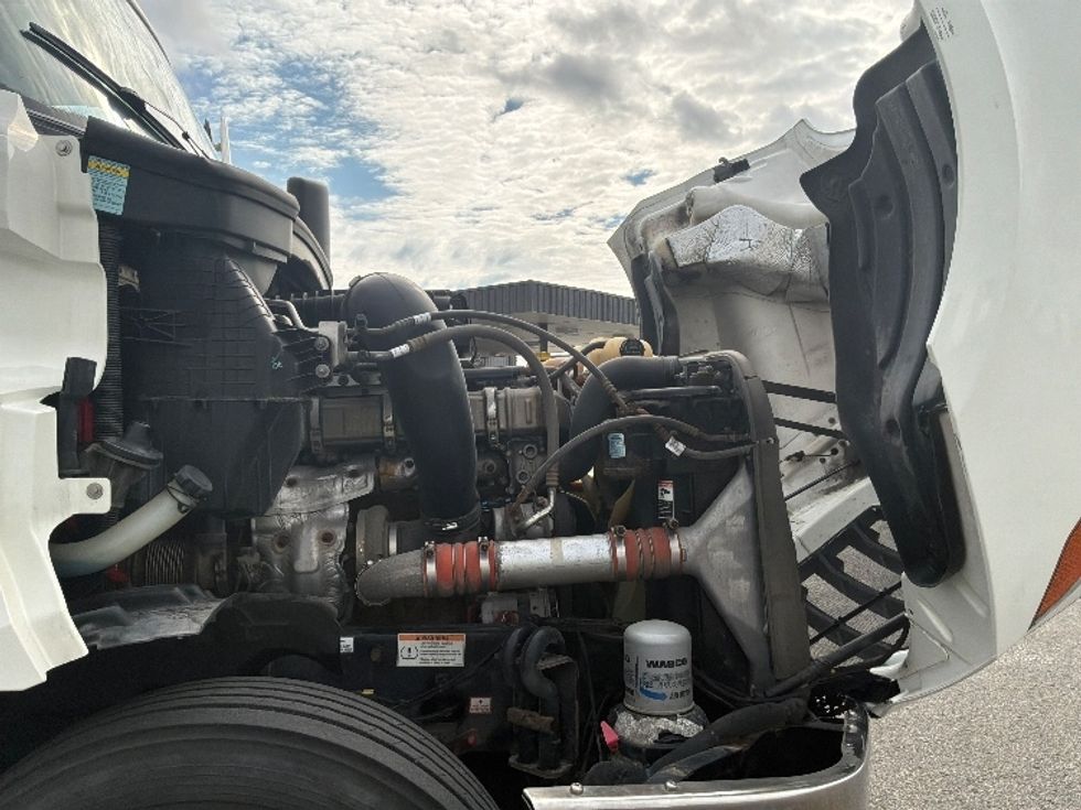 Day Cab Tractor-Heavy Duty Tractors-Freightliner-2021-T12664ST-Saint Laurent-PQ-413,984\n\t\tkm-$ 88,250 - Image 15