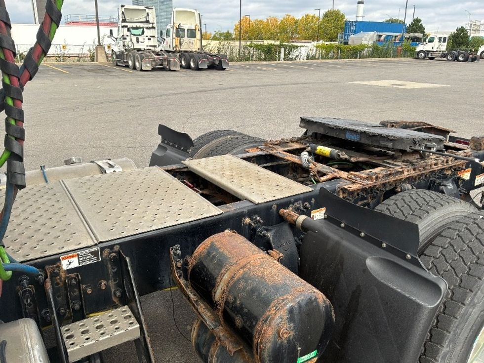 Day Cab Tractor-Heavy Duty Tractors-Freightliner-2021-T12664ST-Saint Laurent-PQ-413,984\n\t\tkm-$ 88,250 - Image 18