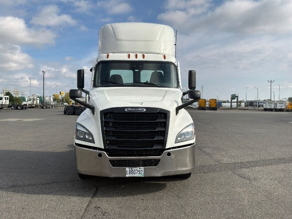 Day Cab Tractor-Heavy Duty Tractors-Freightliner-2021-T12664ST-Saint Laurent-PQ-413,984\n\t\tkm-$ 88,250 - Image 2