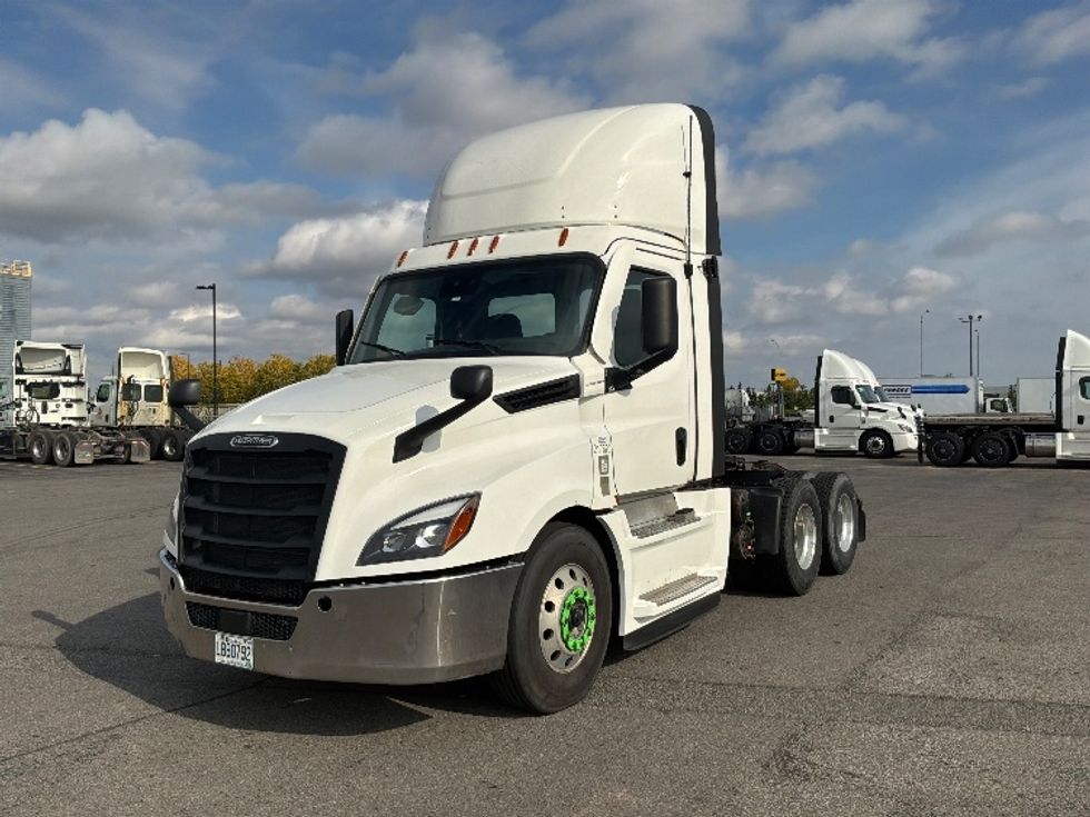 Day Cab Tractor-Heavy Duty Tractors-Freightliner-2021-T12664ST-Saint Laurent-PQ-413,984\n\t\tkm-$ 88,250 - Image 3