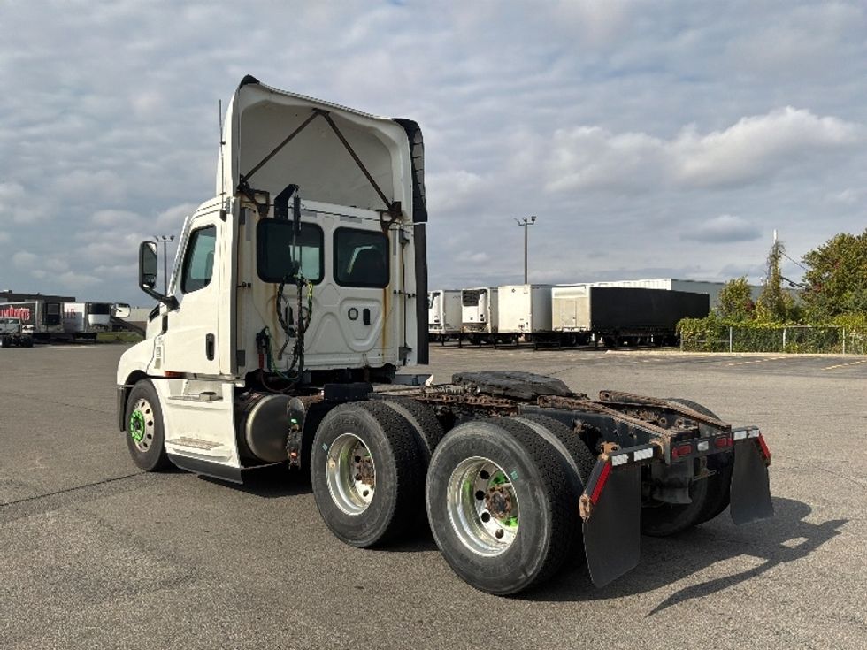 Day Cab Tractor-Heavy Duty Tractors-Freightliner-2021-T12664ST-Saint Laurent-PQ-413,984\n\t\tkm-$ 88,250 - Image 5