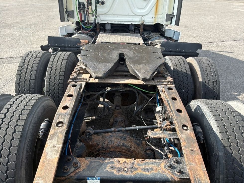 Day Cab Tractor-Heavy Duty Tractors-Freightliner-2021-T12664ST-Saint Laurent-PQ-413,984\n\t\tkm-$ 88,250 - Image 6