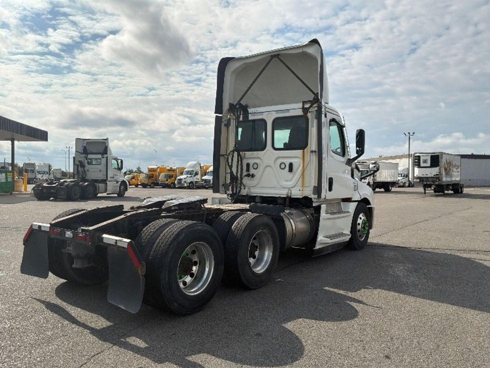 Day Cab Tractor-Heavy Duty Tractors-Freightliner-2021-T12664ST-Saint Laurent-PQ-413,984\n\t\tkm-$ 88,250 - Image 7