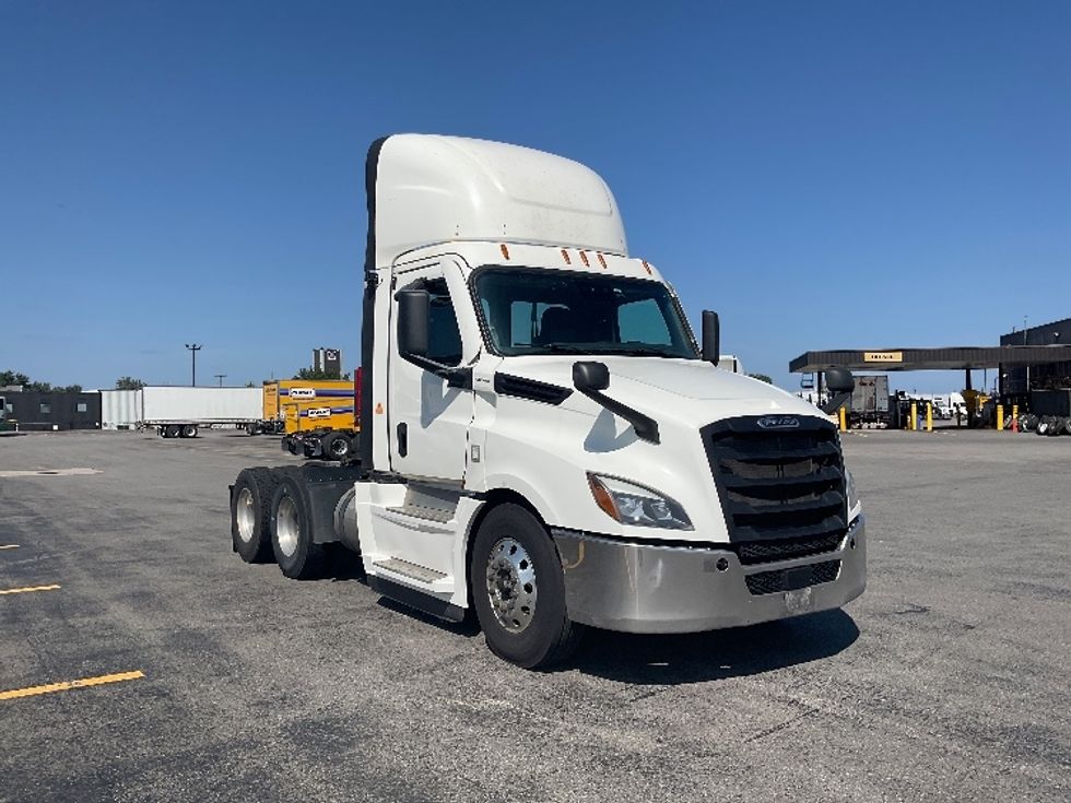 Day Cab Tractor-Heavy Duty Tractors-Freightliner-2021-T12664ST-Saint Laurent-PQ-680,162\n\t\tkm-$ 75,500 - Image 1