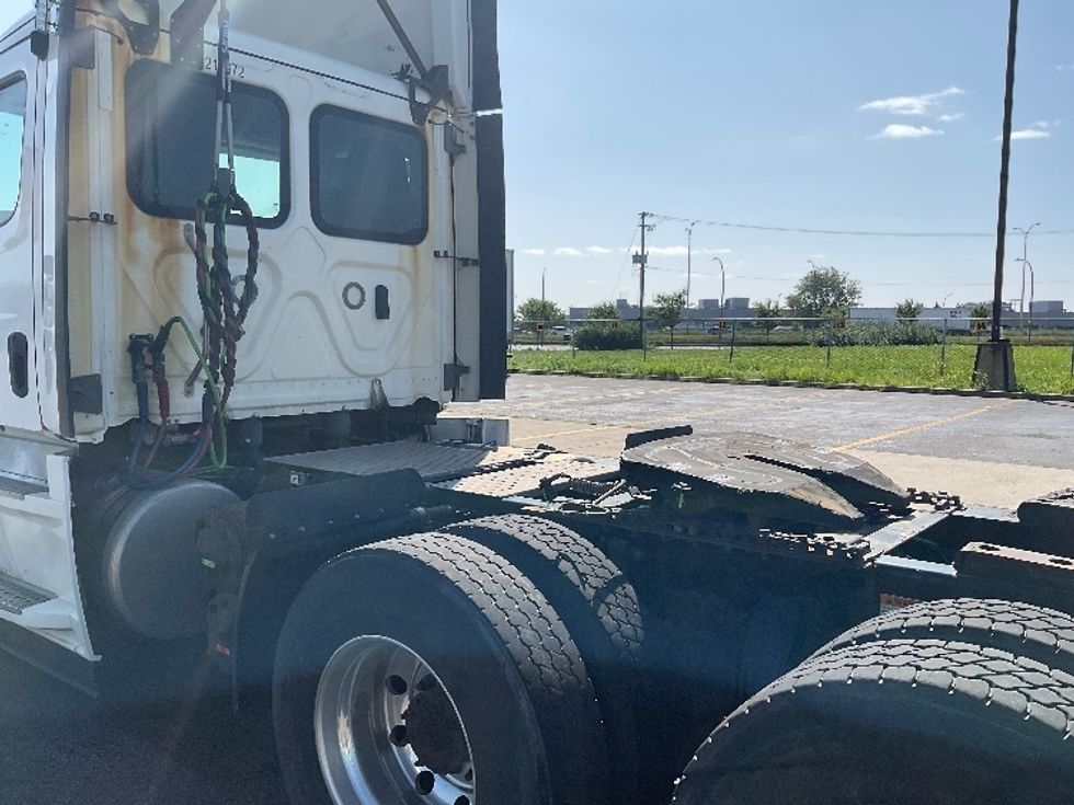 Day Cab Tractor-Heavy Duty Tractors-Freightliner-2021-T12664ST-Saint Laurent-PQ-680,162\n\t\tkm-$ 75,500 - Image 17