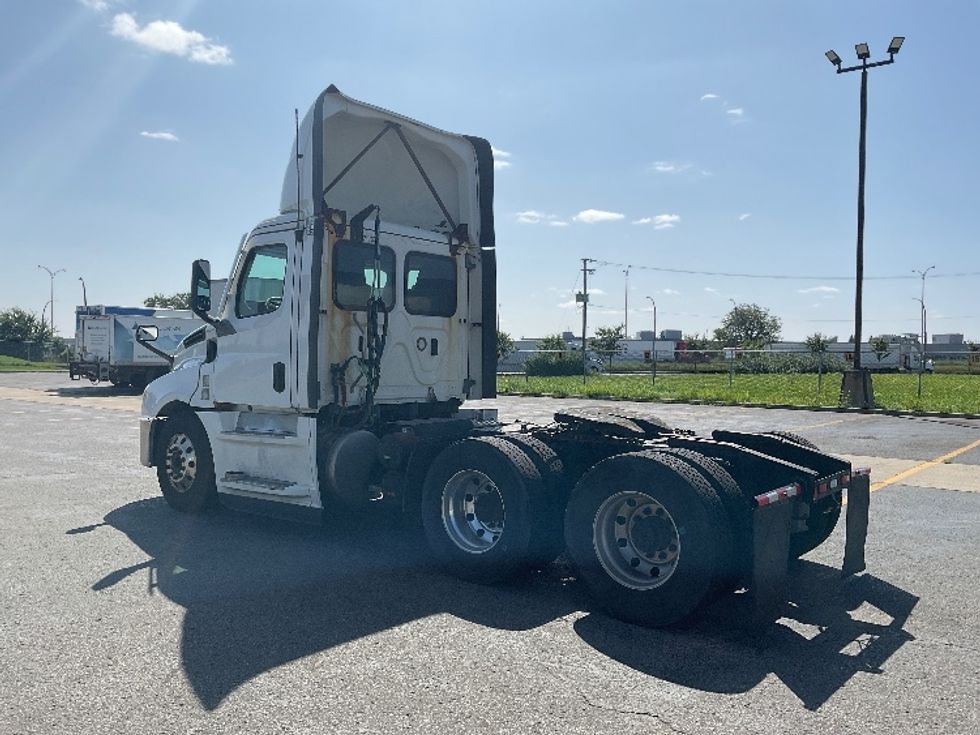Day Cab Tractor-Heavy Duty Tractors-Freightliner-2021-T12664ST-Saint Laurent-PQ-680,162\n\t\tkm-$ 75,500 - Image 5