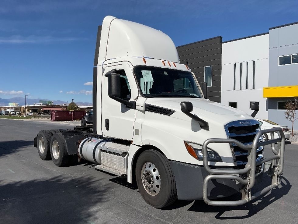 Day Cab Tractor-Heavy Duty Tractors-Freightliner-2021-T12664ST-Salt Lake City-UT-244,189\n\t\tmiles-$ 73,750 - Image 1