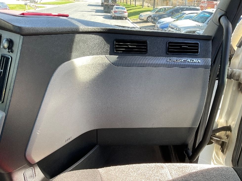 Day Cab Tractor-Heavy Duty Tractors-Freightliner-2021-T12664ST-Salt Lake City-UT-244,189\n\t\tmiles-$ 73,750 - Image 13