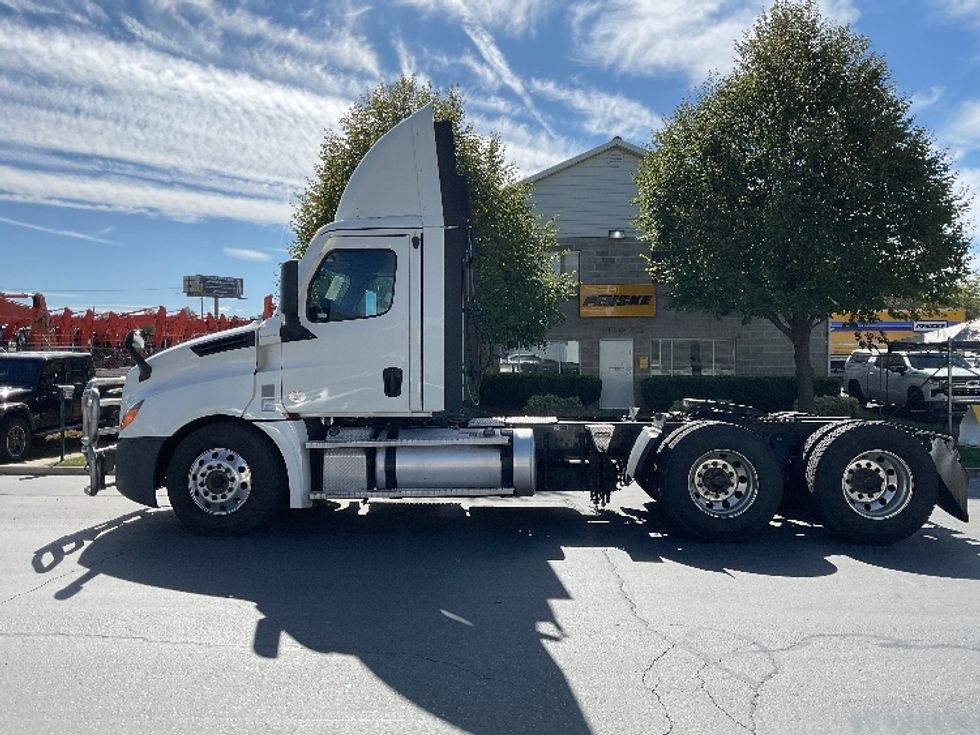 Day Cab Tractor-Heavy Duty Tractors-Freightliner-2021-T12664ST-Salt Lake City-UT-244,189\n\t\tmiles-$ 73,750 - Image 4