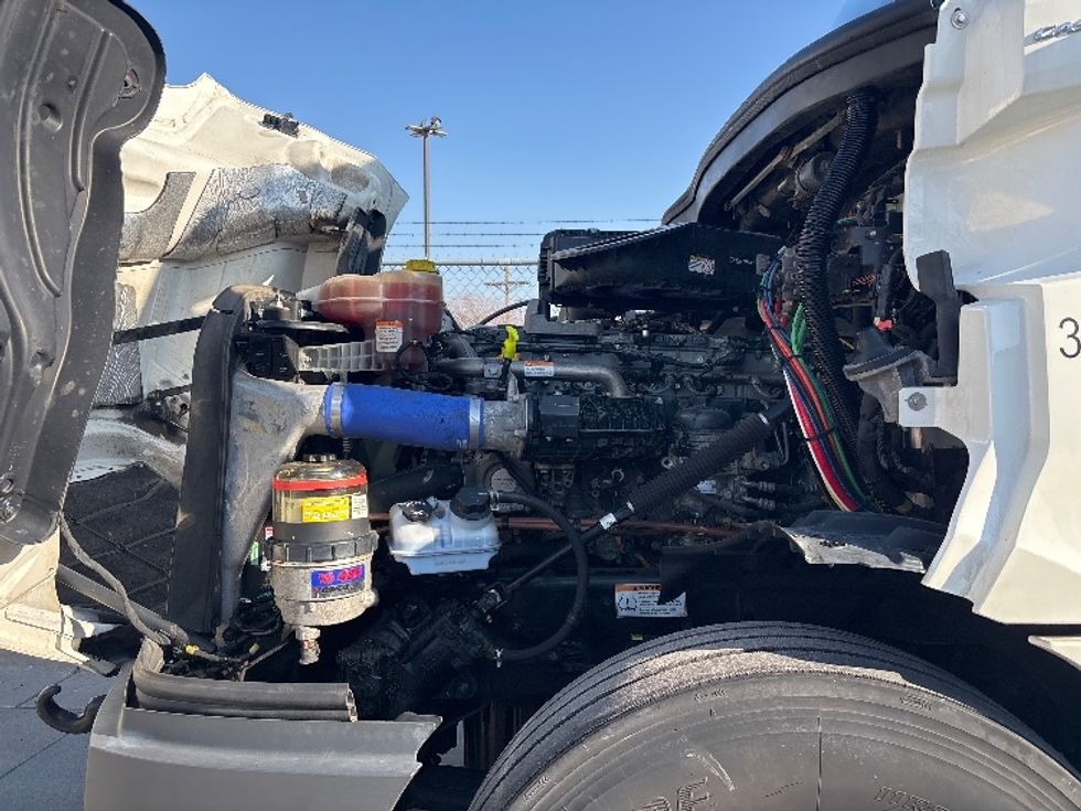 Day Cab Tractor-Heavy Duty Tractors-Freightliner-2021-T12664ST-Salt Lake City-UT-328,812\n\t\tmiles-$ 64,750 - Image 16