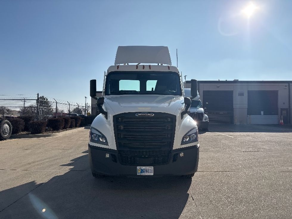Day Cab Tractor-Heavy Duty Tractors-Freightliner-2021-T12664ST-Salt Lake City-UT-328,812\n\t\tmiles-$ 64,750 - Image 2