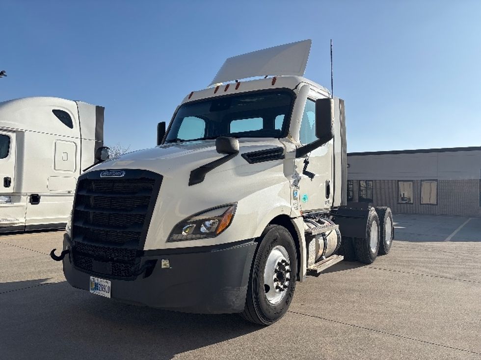 Day Cab Tractor-Heavy Duty Tractors-Freightliner-2021-T12664ST-Salt Lake City-UT-328,812\n\t\tmiles-$ 64,750 - Image 3