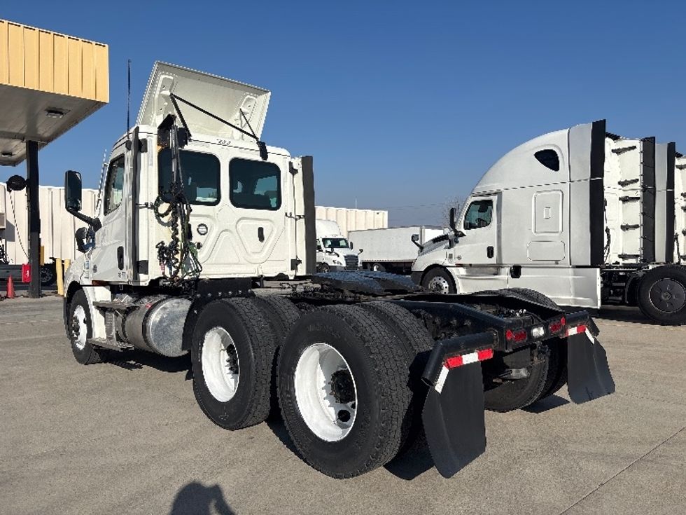Day Cab Tractor-Heavy Duty Tractors-Freightliner-2021-T12664ST-Salt Lake City-UT-328,812\n\t\tmiles-$ 64,750 - Image 5