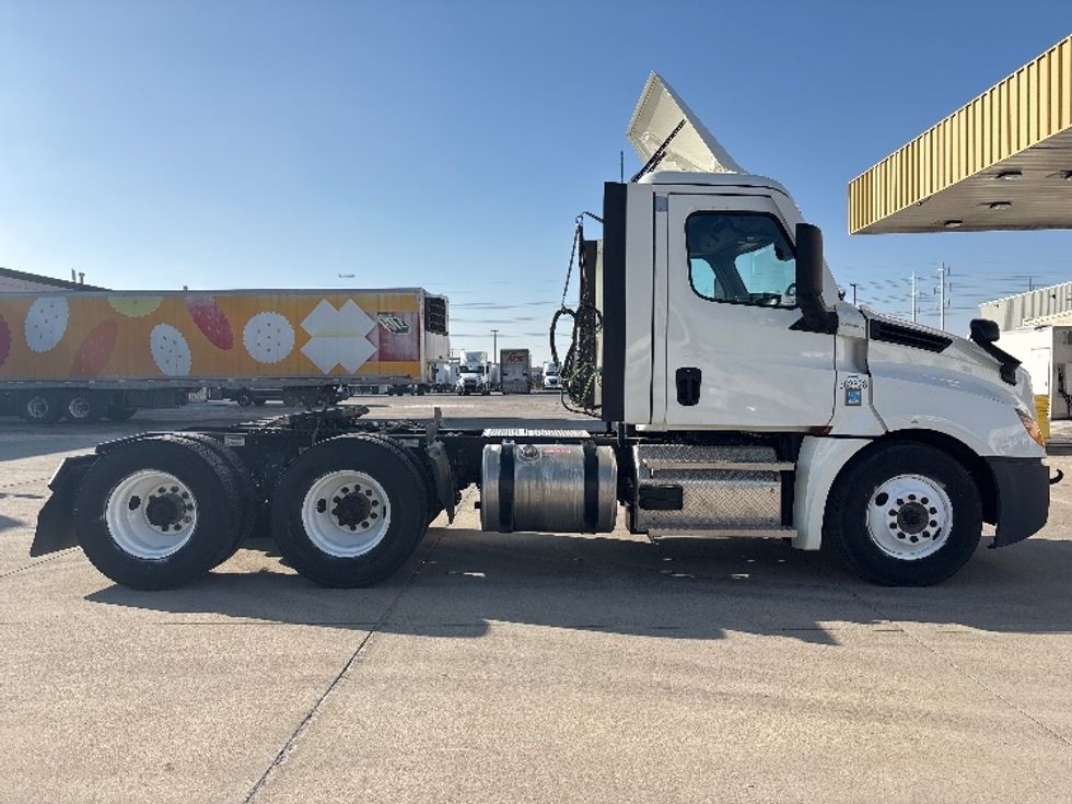 Day Cab Tractor-Heavy Duty Tractors-Freightliner-2021-T12664ST-Salt Lake City-UT-328,812\n\t\tmiles-$ 64,750 - Image 8