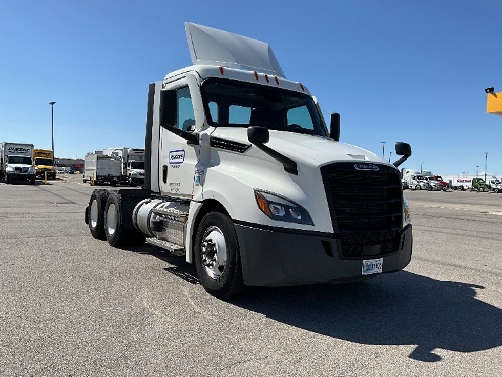 Day Cab Tractor-Heavy Duty Tractors-Freightliner-2021-T12664ST-Salt Lake City-UT-341,011\n\t\tmiles-$ 69,500 - Image 1