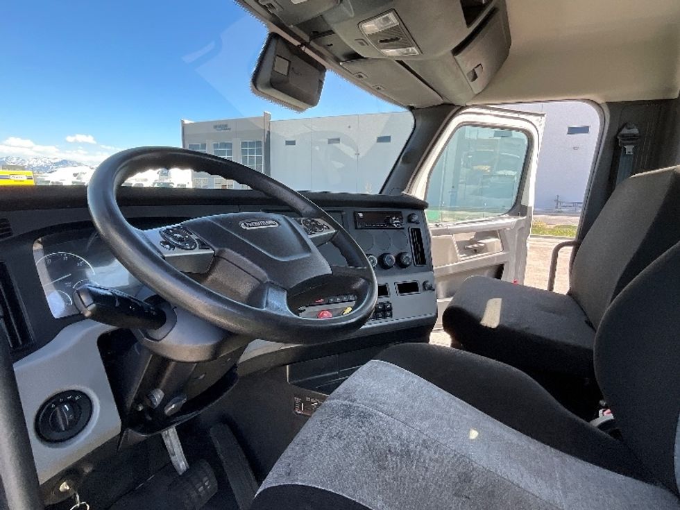 Day Cab Tractor-Heavy Duty Tractors-Freightliner-2021-T12664ST-Salt Lake City-UT-341,011\n\t\tmiles-$ 69,500 - Image 10