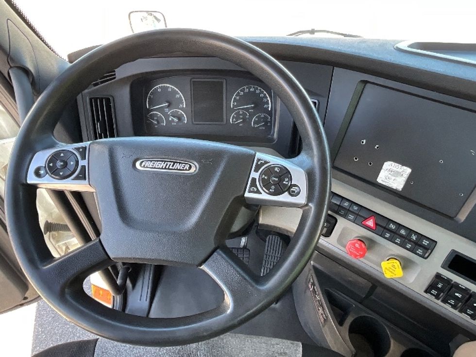 Day Cab Tractor-Heavy Duty Tractors-Freightliner-2021-T12664ST-Salt Lake City-UT-341,011\n\t\tmiles-$ 69,500 - Image 11