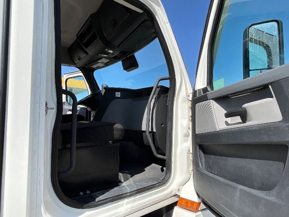 Day Cab Tractor-Heavy Duty Tractors-Freightliner-2021-T12664ST-Salt Lake City-UT-341,011\n\t\tmiles-$ 69,500 - Image 12