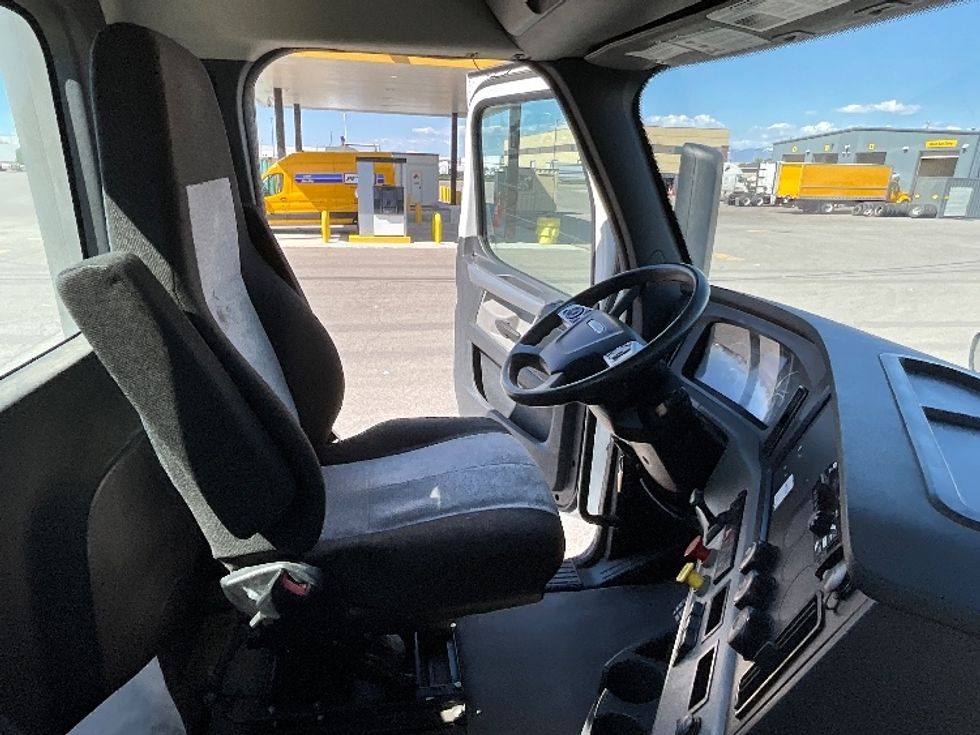 Day Cab Tractor-Heavy Duty Tractors-Freightliner-2021-T12664ST-Salt Lake City-UT-341,011\n\t\tmiles-$ 69,500 - Image 14