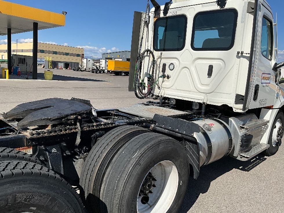 Day Cab Tractor-Heavy Duty Tractors-Freightliner-2021-T12664ST-Salt Lake City-UT-341,011\n\t\tmiles-$ 69,500 - Image 17