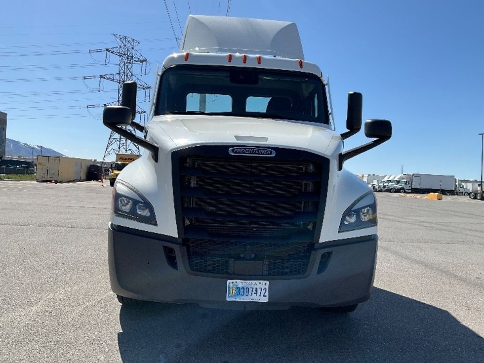 Day Cab Tractor-Heavy Duty Tractors-Freightliner-2021-T12664ST-Salt Lake City-UT-341,011\n\t\tmiles-$ 69,500 - Image 2