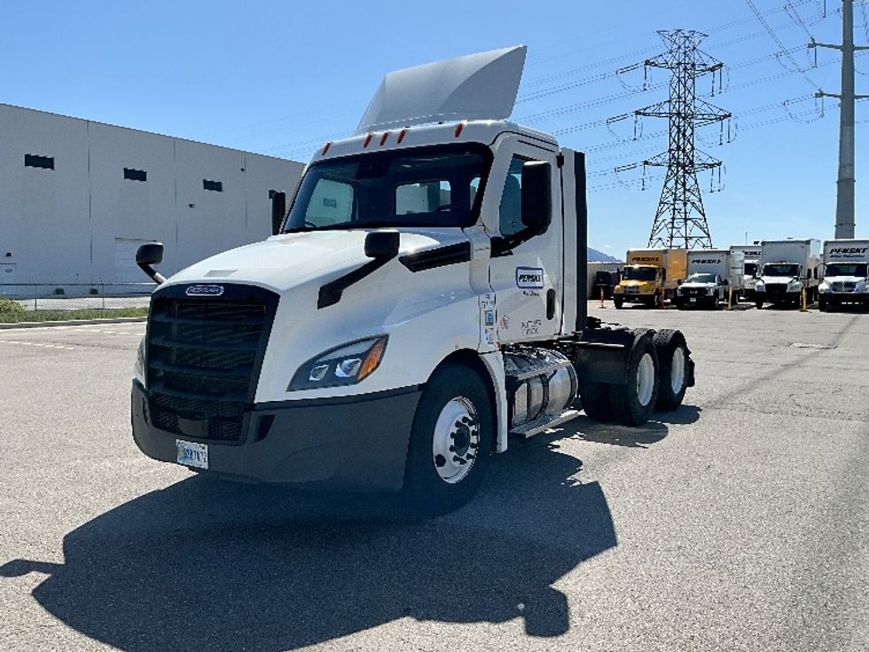 Day Cab Tractor-Heavy Duty Tractors-Freightliner-2021-T12664ST-Salt Lake City-UT-341,011\n\t\tmiles-$ 69,500 - Image 3