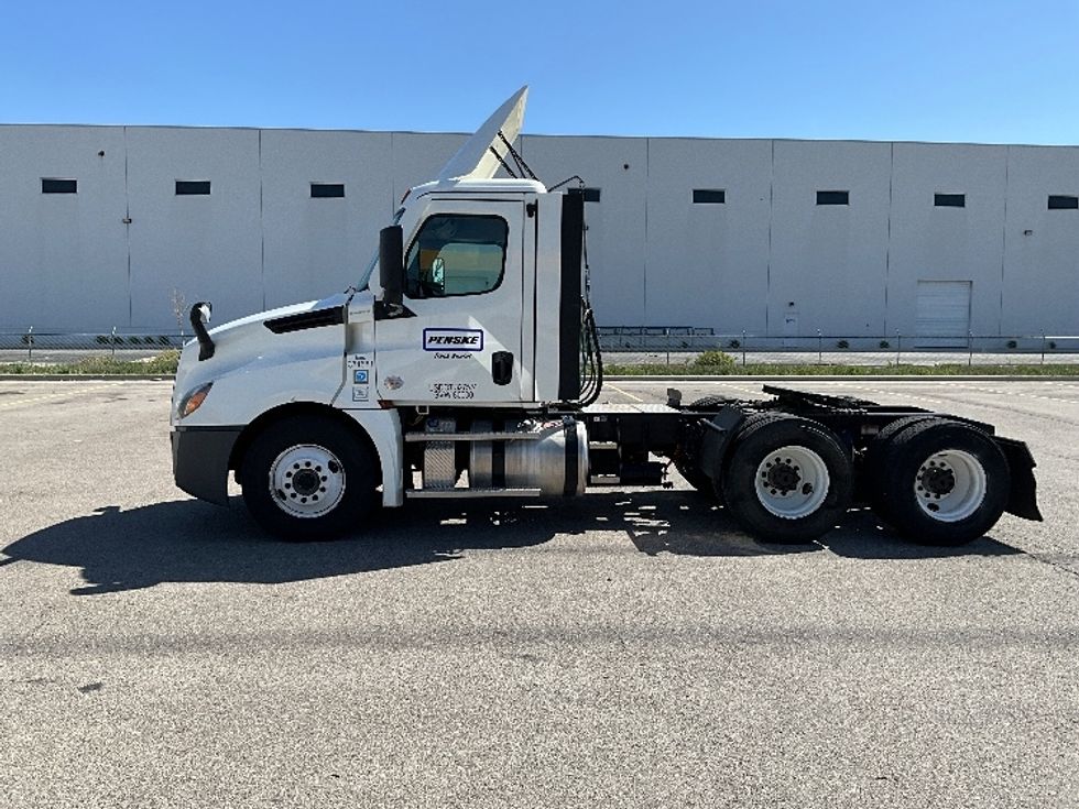 Day Cab Tractor-Heavy Duty Tractors-Freightliner-2021-T12664ST-Salt Lake City-UT-341,011\n\t\tmiles-$ 69,500 - Image 4