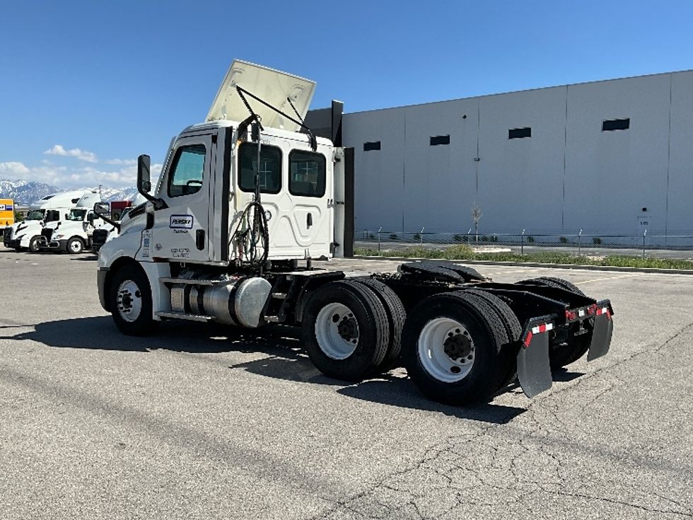 Day Cab Tractor-Heavy Duty Tractors-Freightliner-2021-T12664ST-Salt Lake City-UT-341,011\n\t\tmiles-$ 69,500 - Image 5