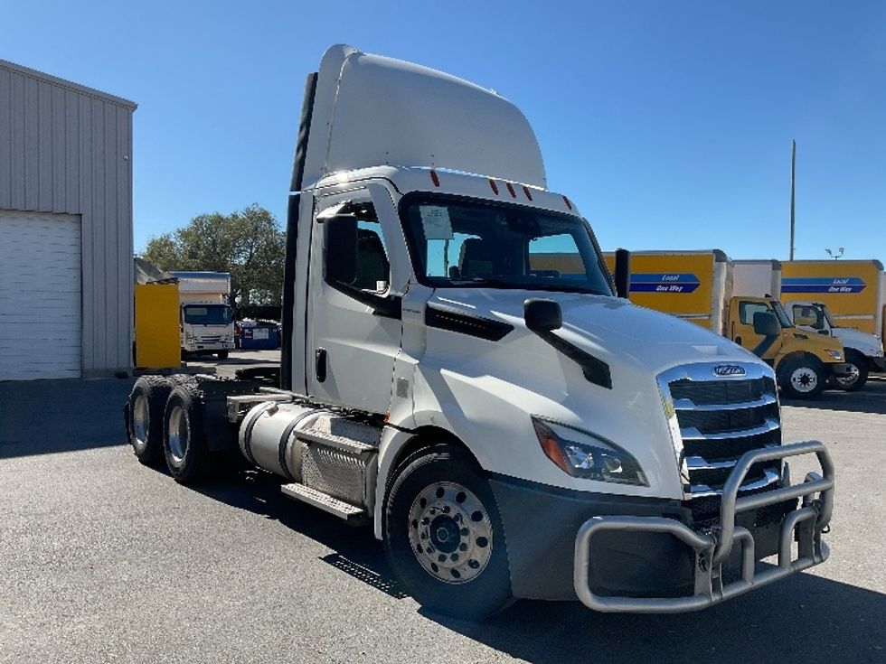 Day Cab Tractor-Heavy Duty Tractors-Freightliner-2021-T12664ST-Salt Lake City-UT-344,420\n\t\tmiles-$ 68,000 - Image 1