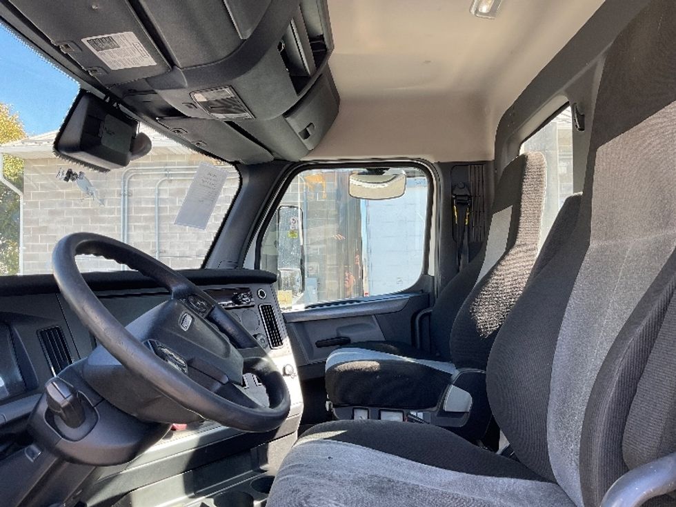 Day Cab Tractor-Heavy Duty Tractors-Freightliner-2021-T12664ST-Salt Lake City-UT-344,420\n\t\tmiles-$ 68,000 - Image 10