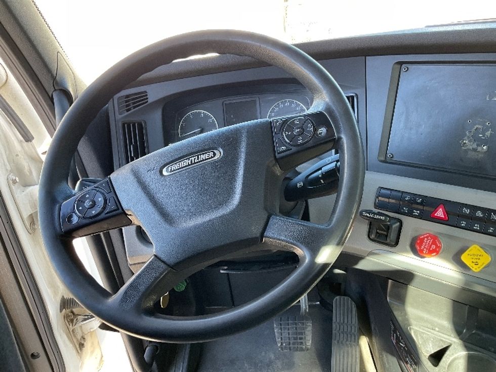 Day Cab Tractor-Heavy Duty Tractors-Freightliner-2021-T12664ST-Salt Lake City-UT-344,420\n\t\tmiles-$ 68,000 - Image 11