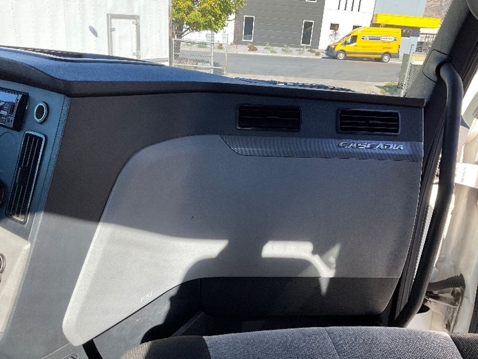 Day Cab Tractor-Heavy Duty Tractors-Freightliner-2021-T12664ST-Salt Lake City-UT-344,420\n\t\tmiles-$ 68,000 - Image 13