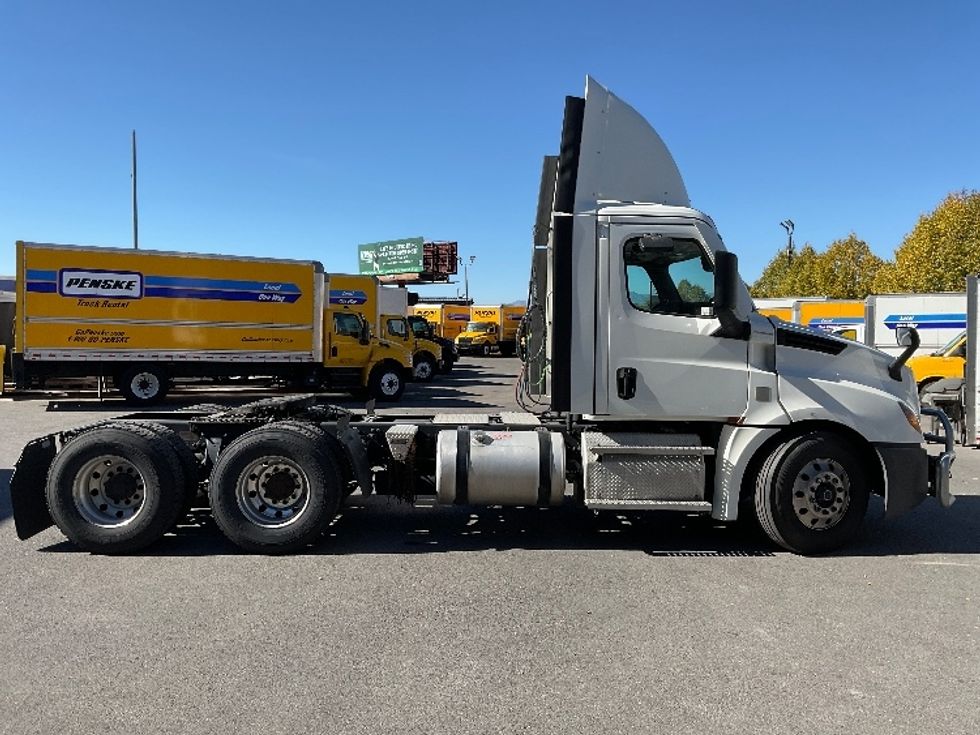 Day Cab Tractor-Heavy Duty Tractors-Freightliner-2021-T12664ST-Salt Lake City-UT-344,420\n\t\tmiles-$ 68,000 - Image 8